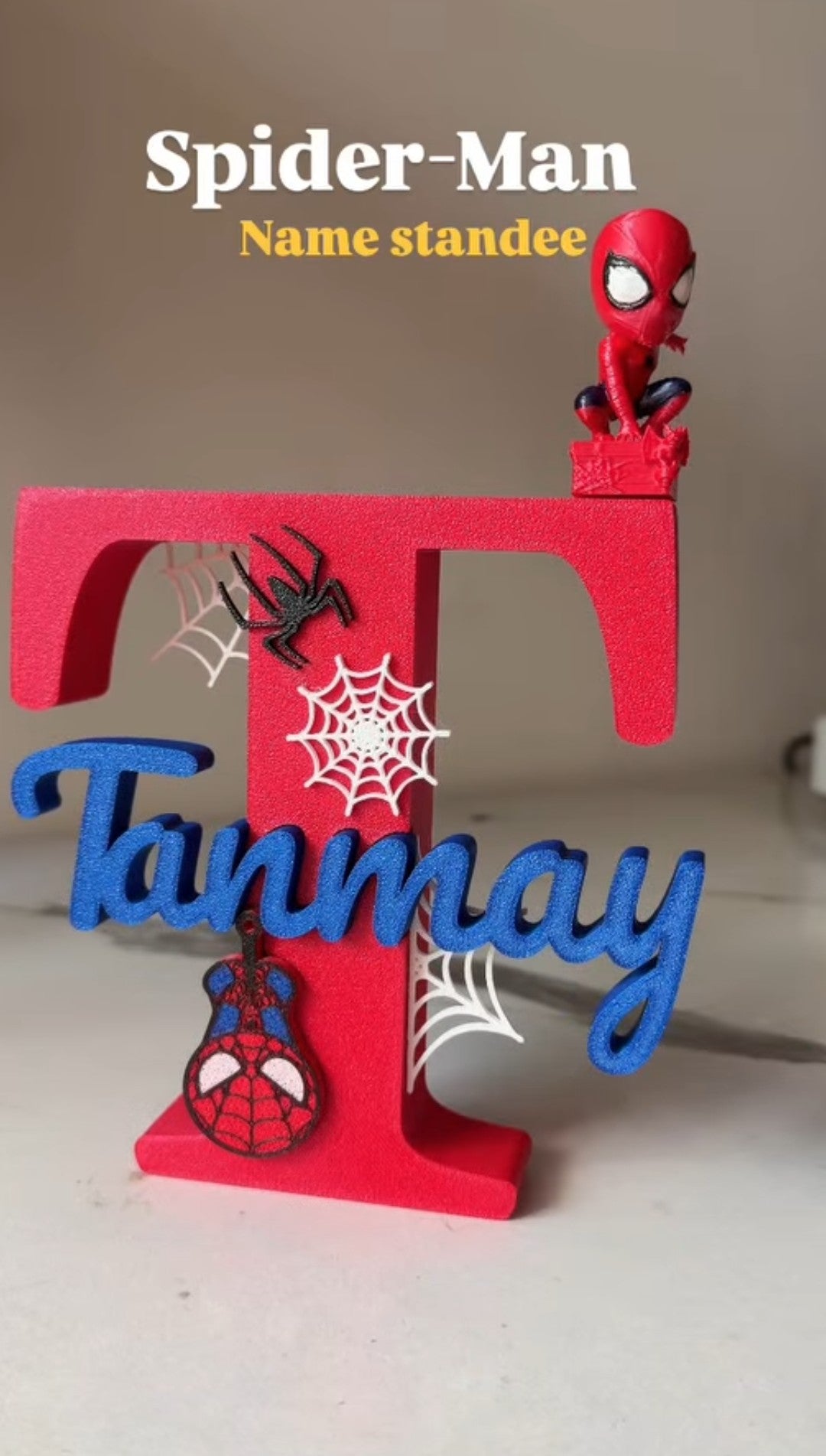 Name standee (Spider man )